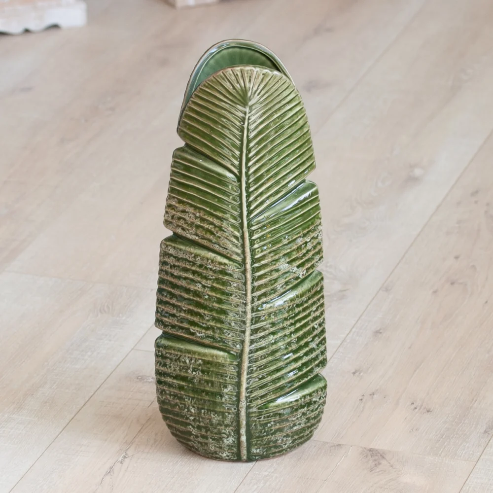 Vase forme feuille vert vue de face